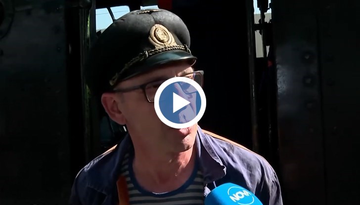 Атракционният влак включва пет украсени вагона и вагон от "Витоша Експрес"