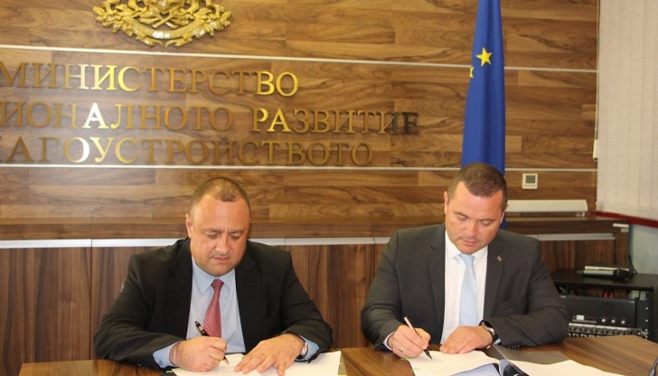 Пенчо Милков подписа споразумения за три проекта с МРРБ