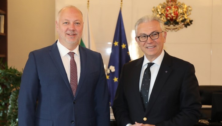 Премиерът обсъди с председателя на ПАСЕ защитата на правата на сънародниците ни в съседната държава Премиерът обсъди с председателя на ПАСЕ защитата на правата на сънародниците ни в съседната държава