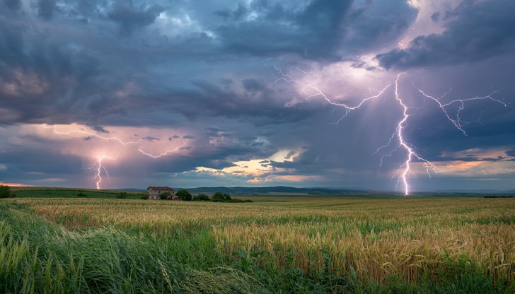 Meteo Balkans прогнозира светкавици и количества до 40 литра на квадратен метър