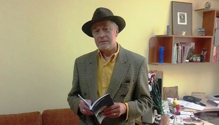 Русенският критик и преводач е отличен за заслугите си към румънската литература в България