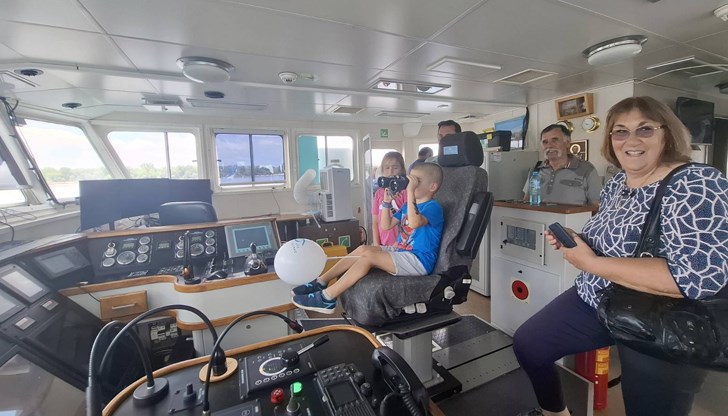 Десетки посетители разгледаха корабите на ИАППД за Деня на река Дунав