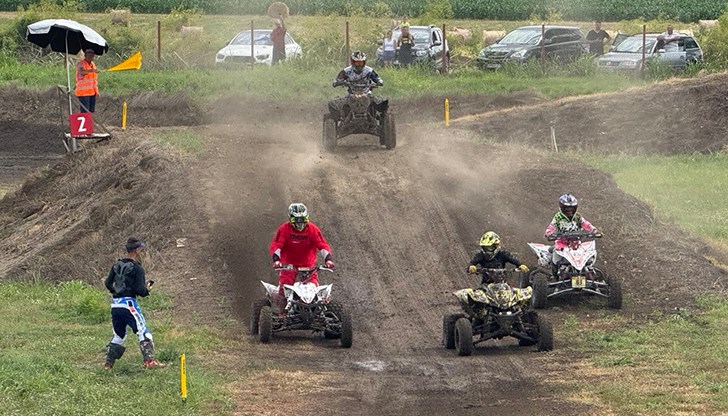 Полигонът "Godzilla MX Track" събра участници от 6 до 43 годин