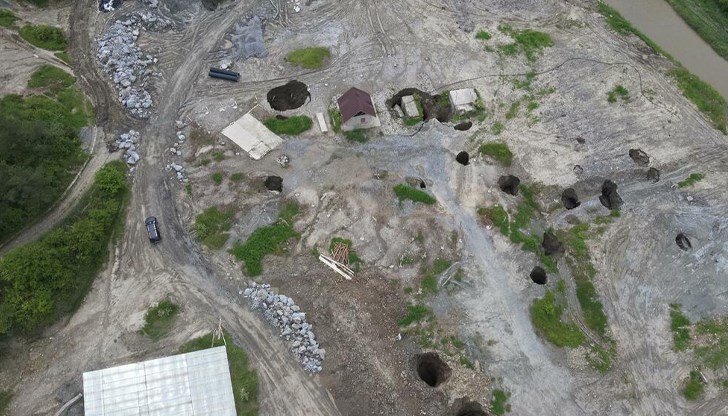 Министър Богдан Иван: Процесът може да продължи седмици или месеци, експерти от четири държави работят на терен Министър Богдан Иван: Процесът може да продължи седмици или месеци, експерти от четири държави работят на терен