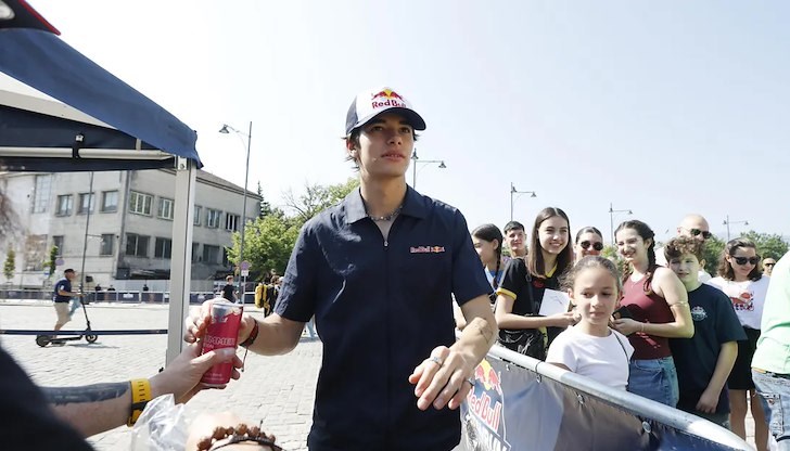 Българският пилот ще стартира от полпозишън в неделното състезание във Формула 3 Българският пилот ще стартира от полпозишън в неделното състезание във Формула 3