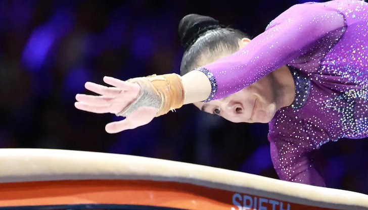 Европейската вицешампионка победи легендарната Оксана Чусовитина на нейния 50-годишен юбилей Европейската вицешампионка победи легендарната Оксана Чусовитина на нейния 50-годишен юбилей