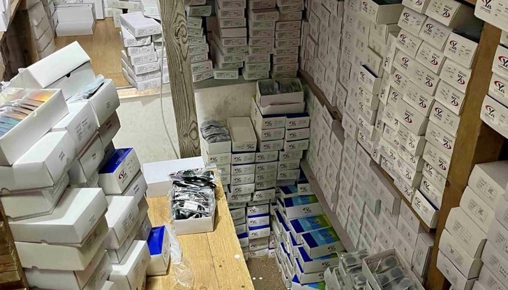 Четирима арестувани - две семейства от България и Китай продавали реплики на световни марки по морето