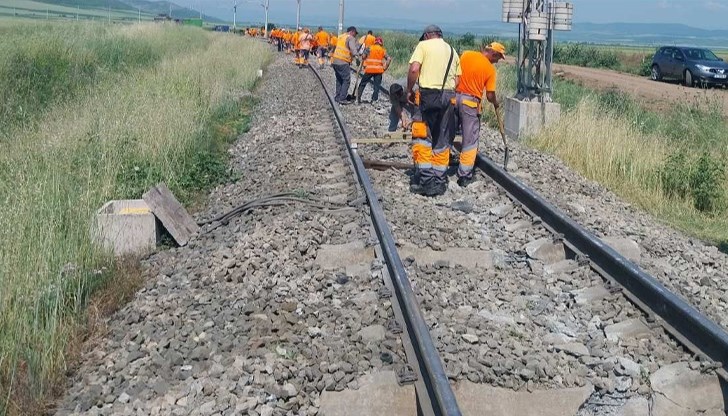 Над 800 железопътни траверси са унищожени при инцидента в Сливенско