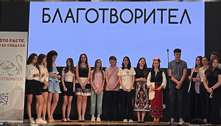 Отличени са клуб "Млад кръводарител" от АЕГ "Гео Милев" и ученици от ПГИУ "Елиас Канети" Отличени са клуб "Млад кръводарител" от АЕГ "Гео Милев" и ученици от ПГИУ "Елиас Канети"