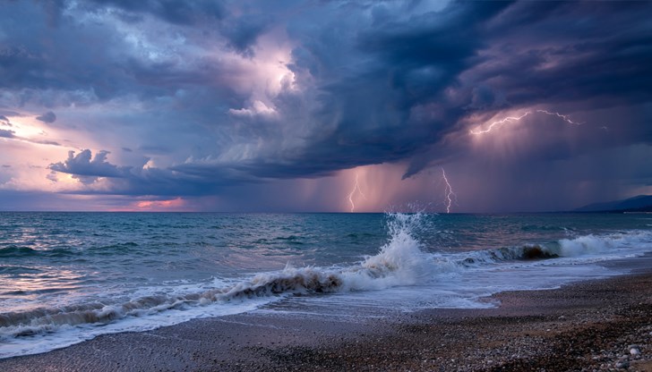 Мъжът е транспортиран с хеликоптер до болницата в Риека в тежко състояние