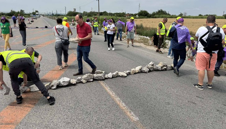 Протестиращите настояват за 10% ръст на възнагражденията