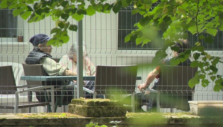 Мъжът недоумява защо трябва да напусне заведението