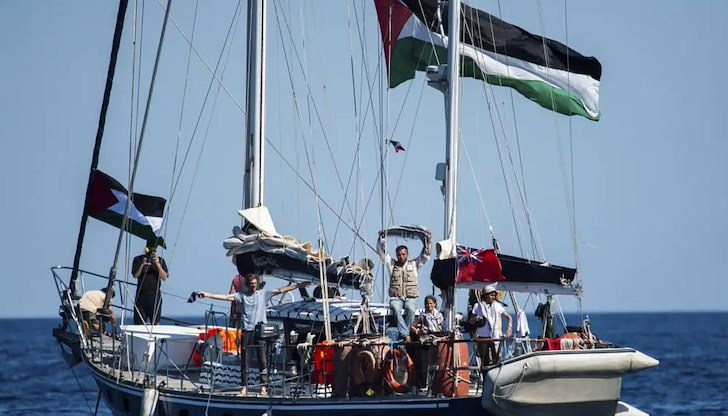 Курсът на плавателния съд е променен към израелските брегове