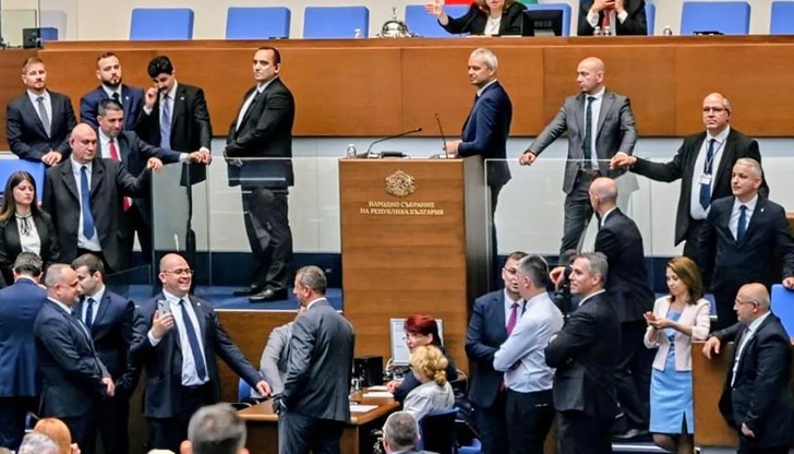 Костадин Костадинов: Парламентът вече няма да работи Костадин Костадинов: Парламентът вече няма да работи