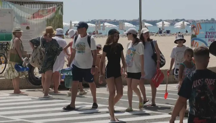 Стотици израелци търсят алтернативи за настаняване след ескалацията на напрежението в Близкия изток Стотици израелци търсят алтернативи за настаняване след ескалацията на напрежението в Близкия изток