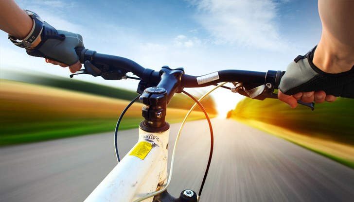 Шестима преподаватели ще изминат 1600 км за 5 дни, посещавайки филиалите на университета Шестима преподаватели ще изминат 1600 км за 5 дни, посещавайки филиалите на университета