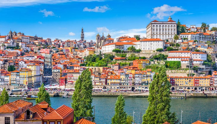 Местните власти се борят с неформалните събирания и шума след 21:00 часа Местните власти се борят с неформалните събирания и шума след 21:00 часа