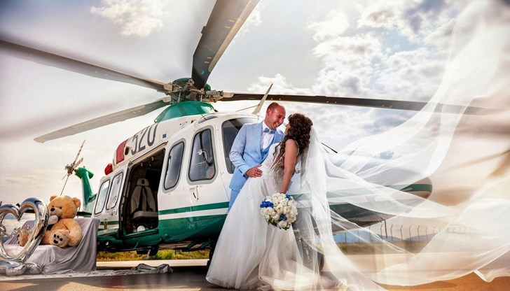 Служителка на "Граничната полиция" се омъжи сред хеликоптери