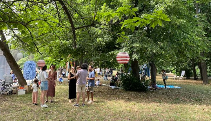 Творци и семейства превърнаха парка в артистично пространство със занимания и благотворителна изложба