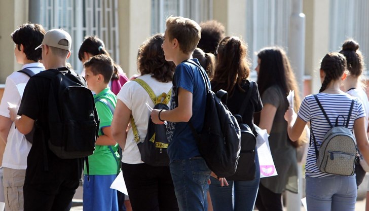 Близо 56 хиляди ученици ще решават 23 задачи в 1675 училища из страната