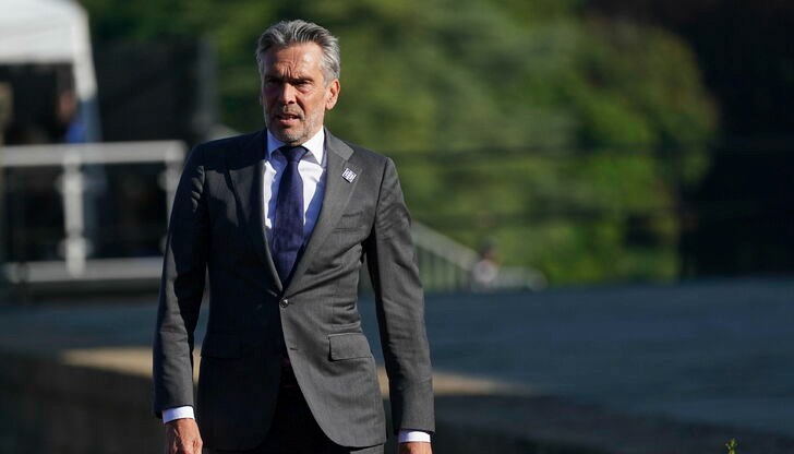 Правителството се разпадна след по-малко от година управление