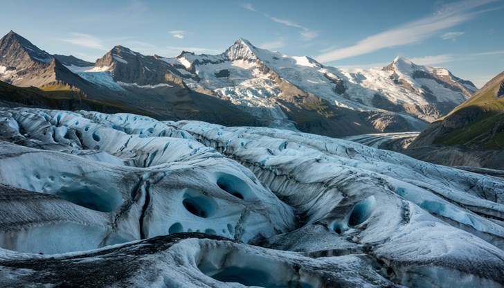 Появата на дупки в леда се дължи на нарушената динамика при топенето Появата на дупки в леда се дължи на нарушената динамика при топенето