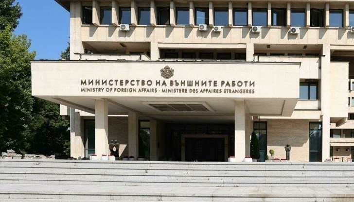 Към момента въздушното пространство на Иран остава затворено Към момента въздушното пространство на Иран остава затворено