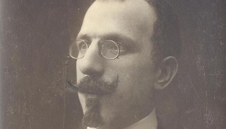 Големият български поет казва: "На майка си дължа литературата" Големият български поет казва: "На майка си дължа литературата"