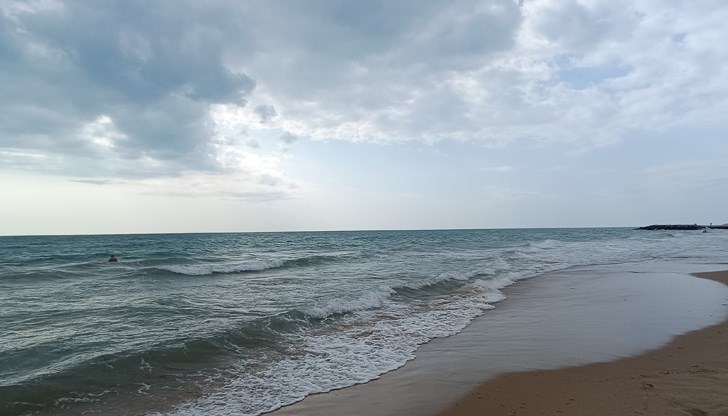 Спасителите я извадиха от морето със затруднено дишане