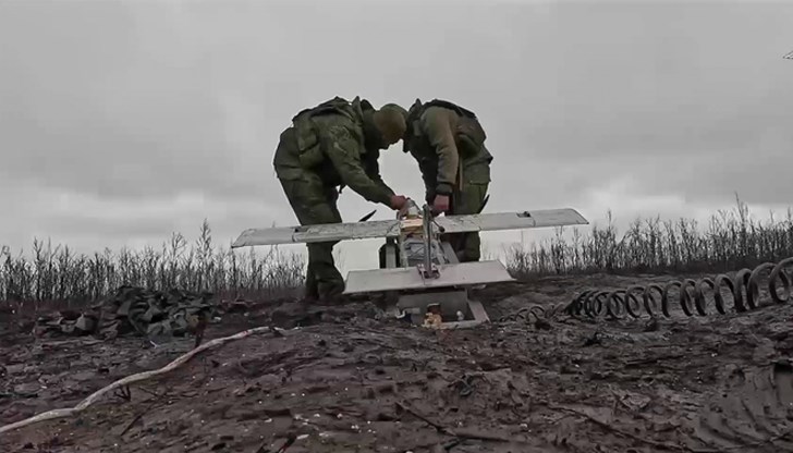 Отломки от прехванат дрон поразиха автомобилен завод в Елабуга на 1400 км от границата Отломки от прехванат дрон поразиха автомобилен завод в Елабуга на 1400 км от границата