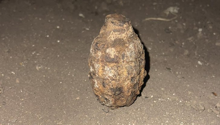 Боеприпасът е открит при изкопни работи в село Черни връх