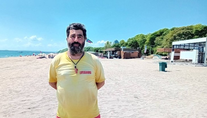 Спасители на 55-60 години вече са обичайна гледка по плажовете Спасители на 55-60 години вече са обичайна гледка по плажовете