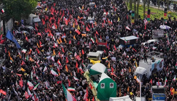 Стотици хиляди участваха в траурното шествие в Техеран на четвъртия ден от примирието