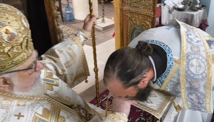 Тивериополски епископ Тихон възглави храмовия празник на Петровден