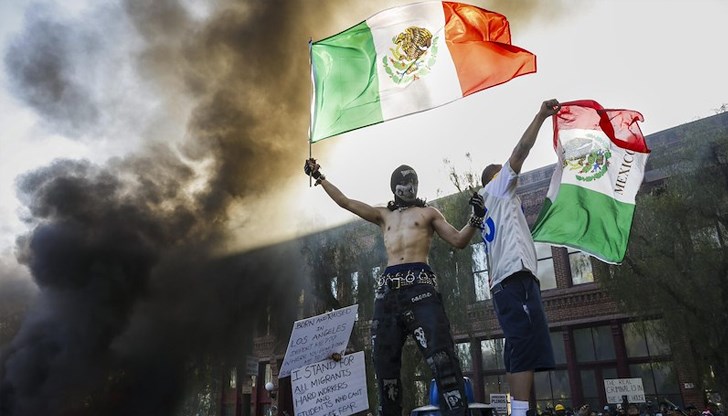 Хиляди демонстранти се събраха на площад Фоли срещу имиграционната политика на Тръмп