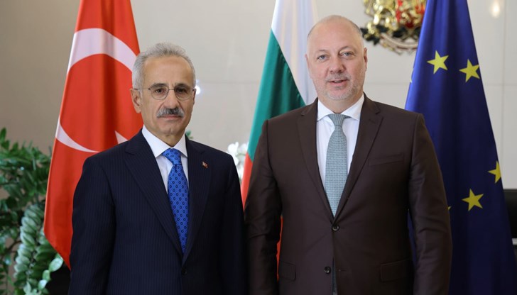 Българският премиер представи планове за развитие на автомагистрала "Черно море" и облекчаване на трафика на "Капитан Андреево" Българският премиер представи планове за развитие на автомагистрала "Черно море" и облекчаване на трафика на "Капитан Андреево"