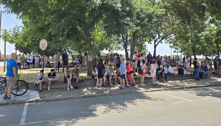 Над 130 души се събраха пред Районната прокуратура с искане за незабавни мерки Над 130 души се събраха пред Районната прокуратура с искане за незабавни мерки