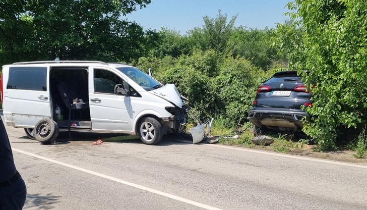 Трафикът се осъществява в една лента при разклона за Девенци
