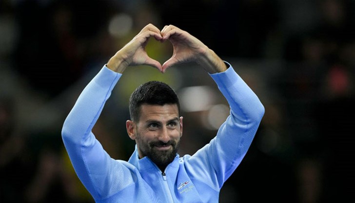 Световноизвестният тенисист, който подкрепя протестите в Сърбия, получи покана чрез транспарант "Ноле, ела на Видовден"