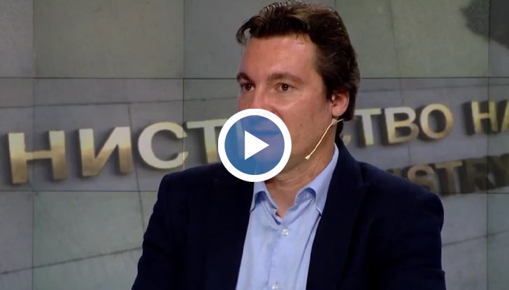 Бившият съветник на президента обясни решението си за оставка заради референдума за еврото