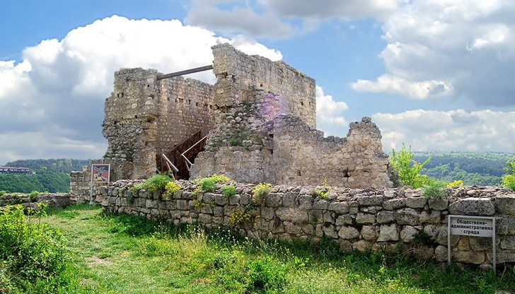 Крепостта Червен очарова с бойната кула от "Игра на тронове" Крепостта Червен очарова с бойната кула от "Игра на тронове"