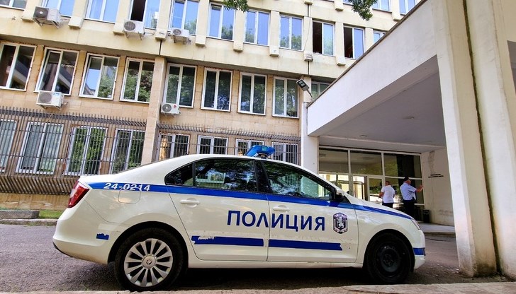 Засегната е и една държавна институция, няма данни за реална заплаха