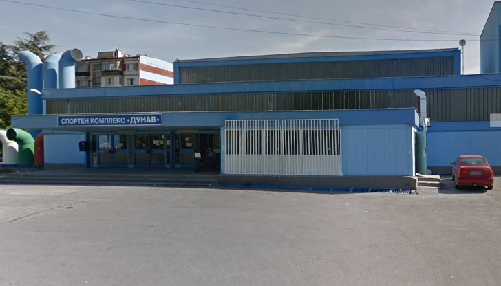 Осем минути и 40 секунди след началото мачът в зала "Дунав" беше спрян Осем минути и 40 секунди след началото мачът в зала "Дунав" беше спрян