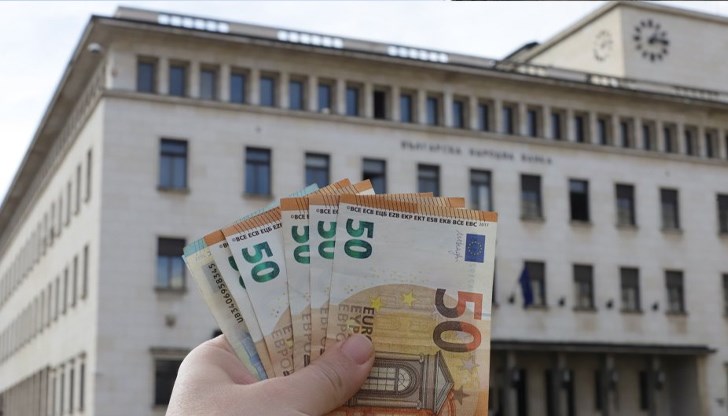 Голяма част от българите остават скептични към преминаването от лев към евро