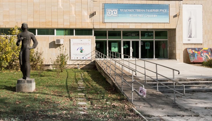 Деца и професионалисти учат анимационни техники в русенската галерия