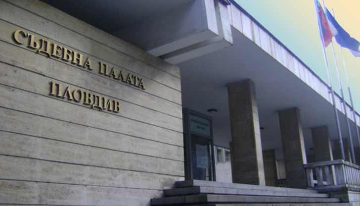 Трима души са обвинени за внос на над 7 килограма злато от Турция без декларация Трима души са обвинени за внос на над 7 килограма злато от Турция без декларация