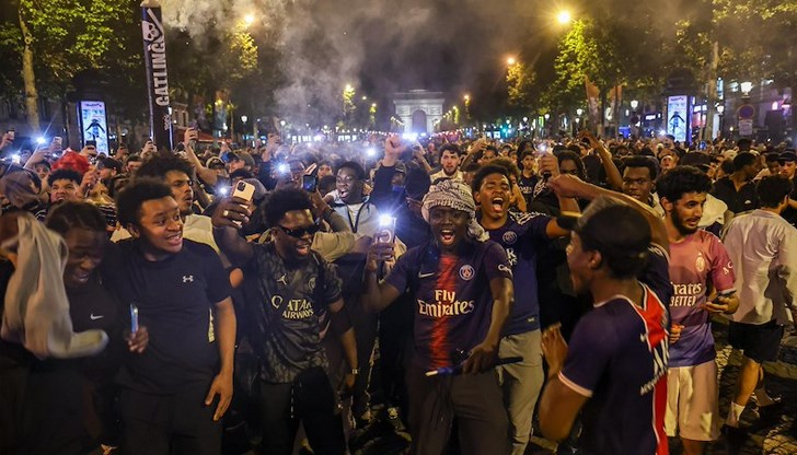 560 души бяха арестувани при масови безредици