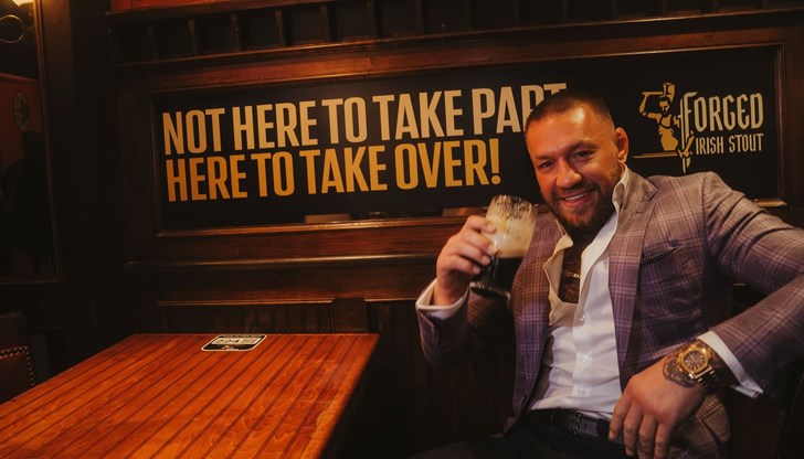 Кадри показват как ММА звездата нокаутира мъж с два удара по време на парти с известни личности