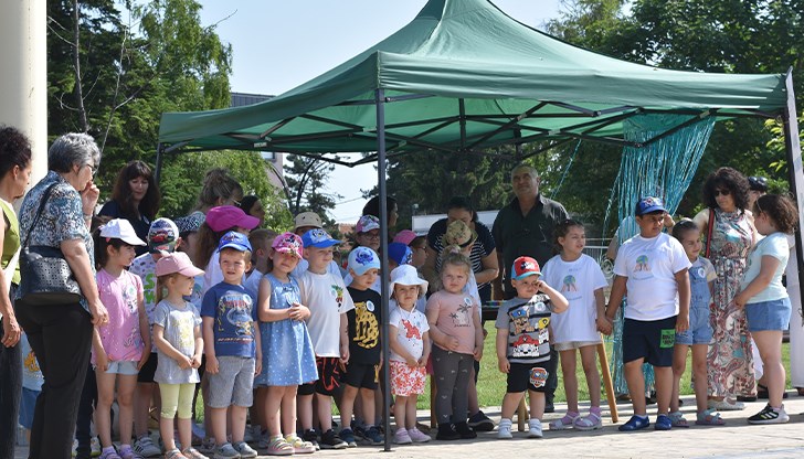 Деца и приемни родители се събраха на празник в парк "Св. Пантелеймон"