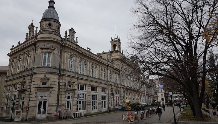 Наемателят трябва да осигури 40 хиляди лева за коледния базар и 15 хиляди годишно за културни мероприятия Наемателят трябва да осигури 40 хиляди лева за коледния базар и 15 хиляди годишно за културни мероприятия